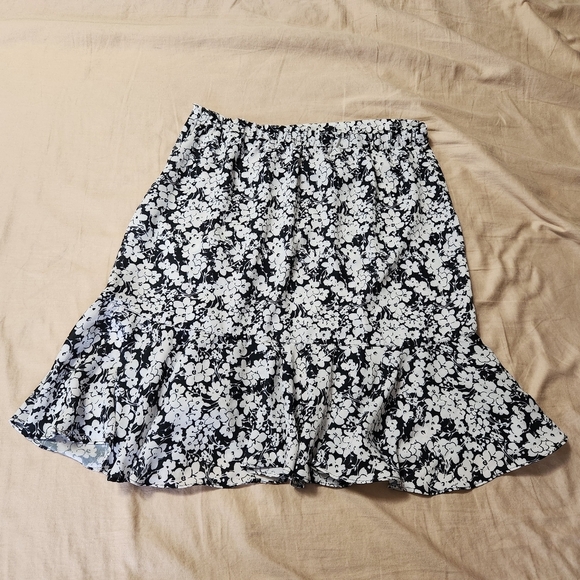 Max Studio Floral Ruched Crepe Ruffle‎ Mini Skirt - Picture 8 of 14
